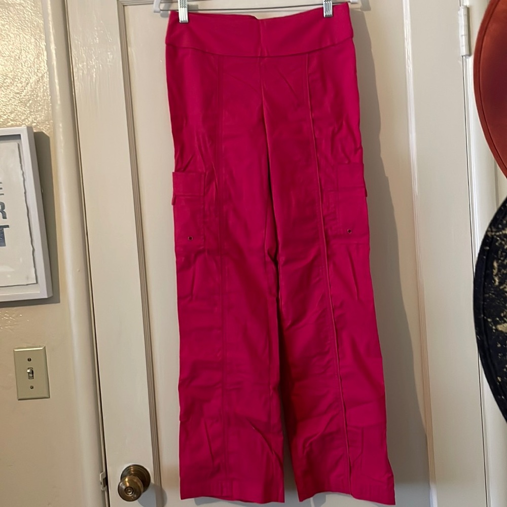 Scrub bottoms. Never worn. Has stretch for comfort. Two pockets.